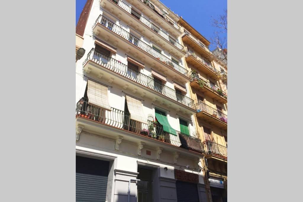 Sunny Apartment Gracia - Joanic Renovated Barcellona Esterno foto